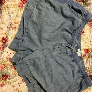 Crown ivy shorts